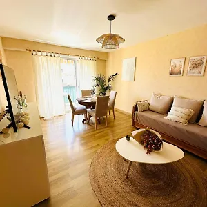 Appartement Spacieux 2 65m2 Climatise Au Village Medieval Entre Et Antibes, Villeneuve-Loubet